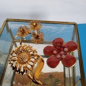 Vintage Goldtone Floral Brooch Bundle.